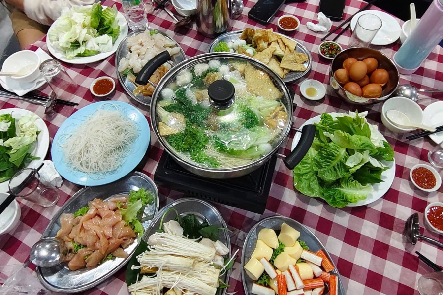 steamboat dinner cameron highlands travel guide